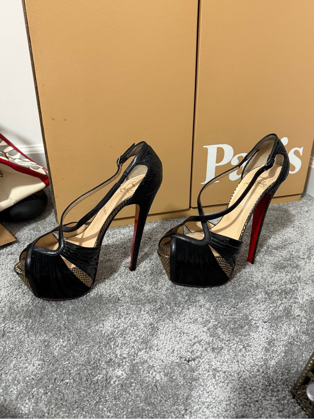 Christian Louboutin Platform Size 39. Suede and leather. Gold toe accent. - Picture 2 of 5